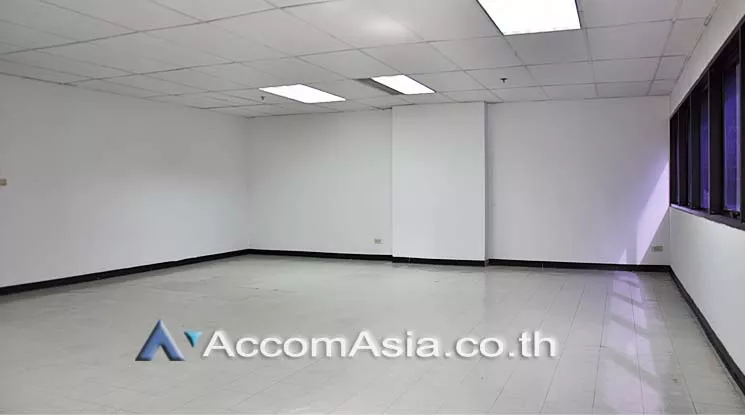 5  Office Space For Rent in Silom ,Bangkok BTS Surasak at S and B Tower AA16337